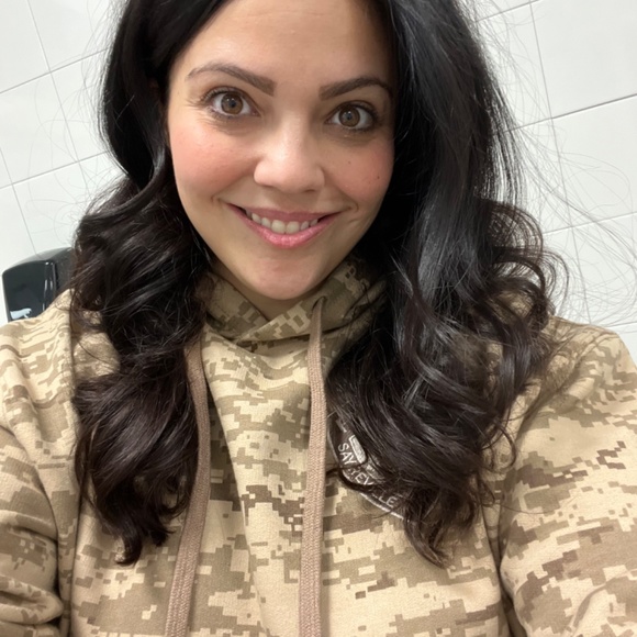 Meet your Posher, Stefani - Picture 2 of 3